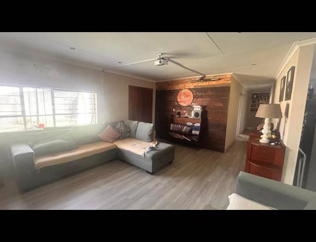 5 BEDROOM HOUSE FOR SALE IN MEYERVILLE